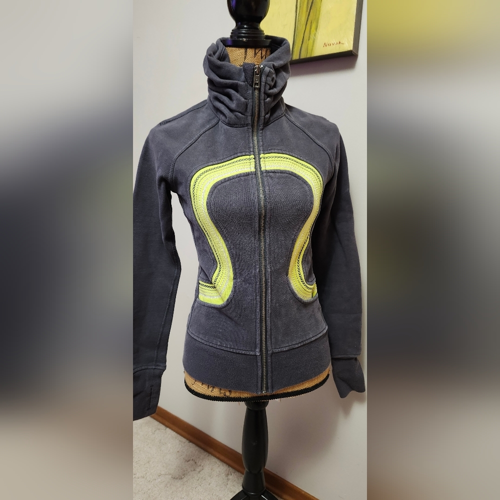 Lululemon scuba hoodie size 4